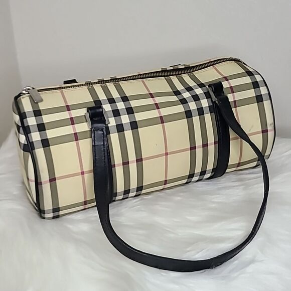 💯 Authentic Burberry  Handbag 🍀 - Picture 3 of 15